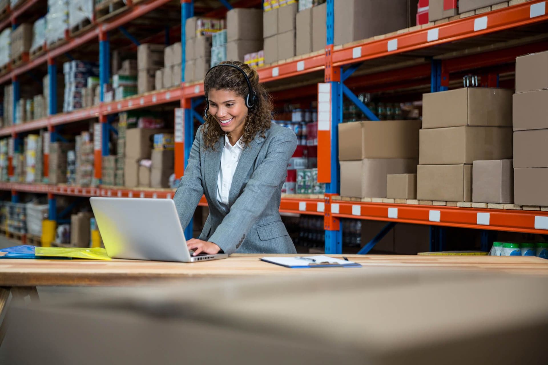 Meningkatkan Efisiensi Logistik dengan Software Logistik